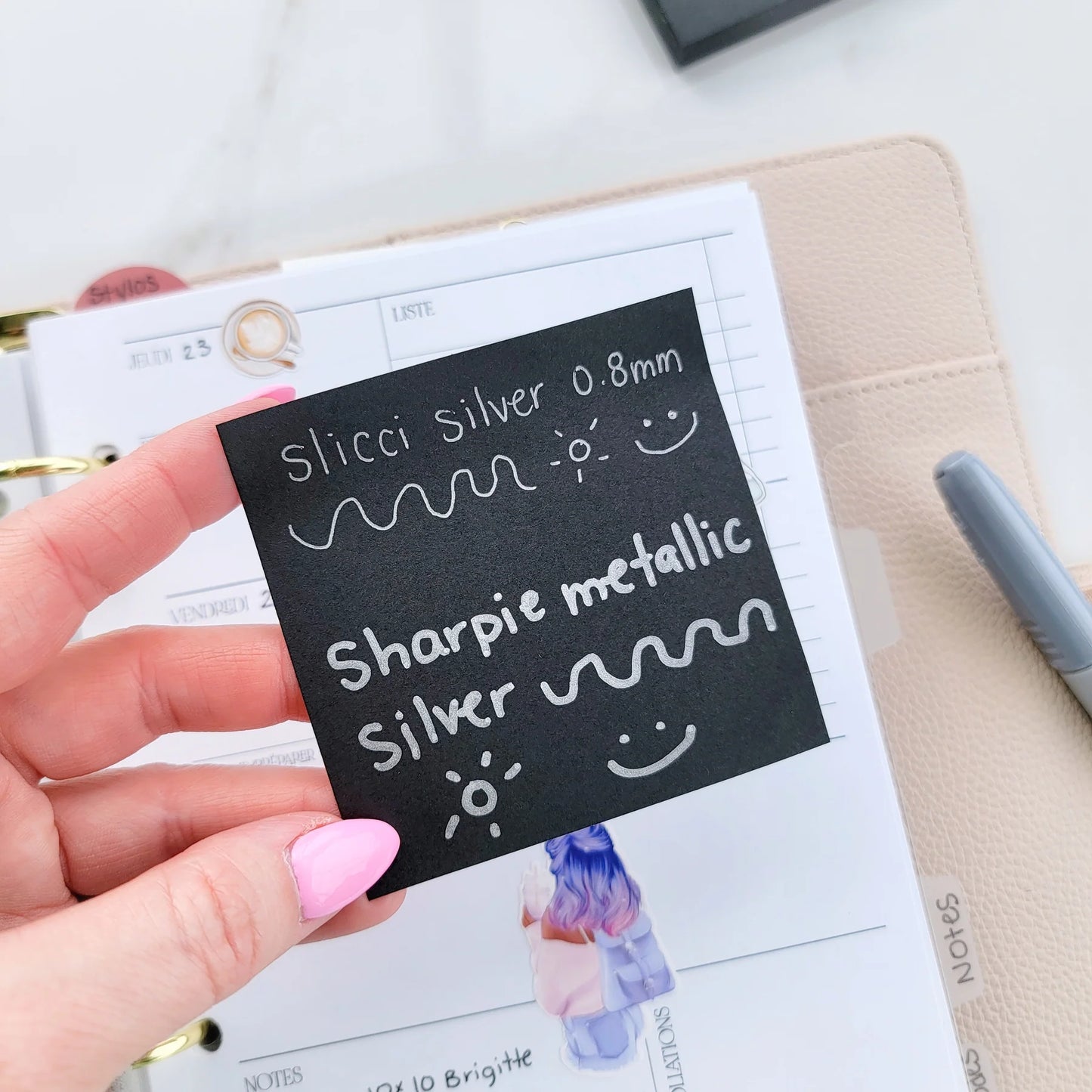 Crayon à l'encre métallique pour post-it noir