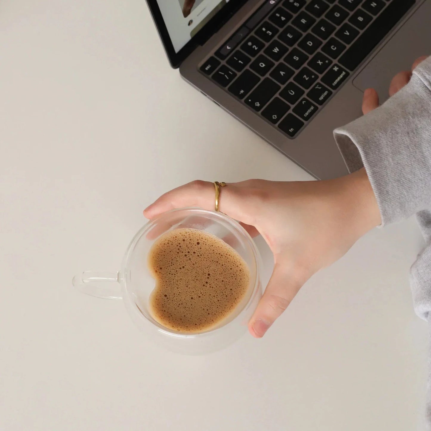 Tasse en verre en forme de coeur