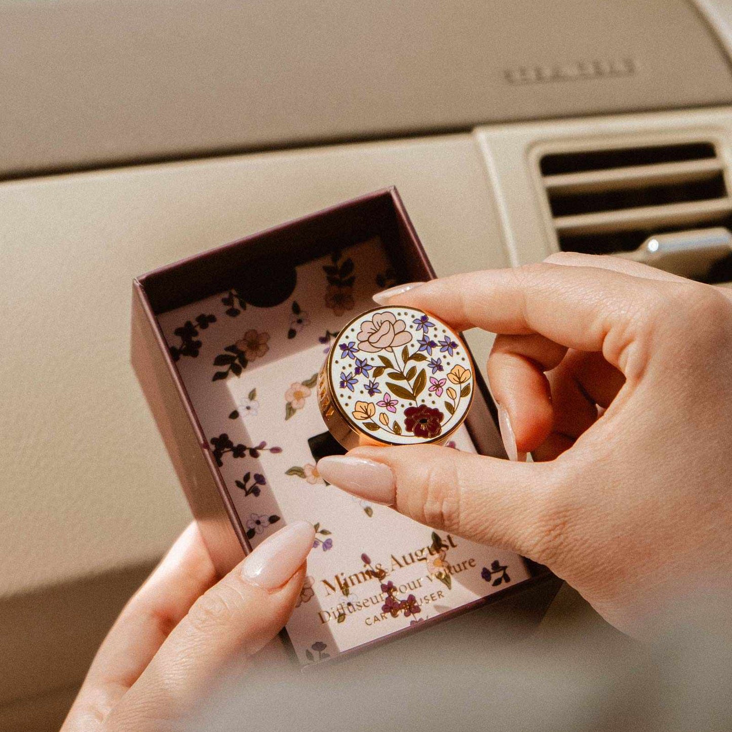 Diffuseur pour voiture fleuri
