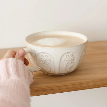 Tasse fleurs gravées