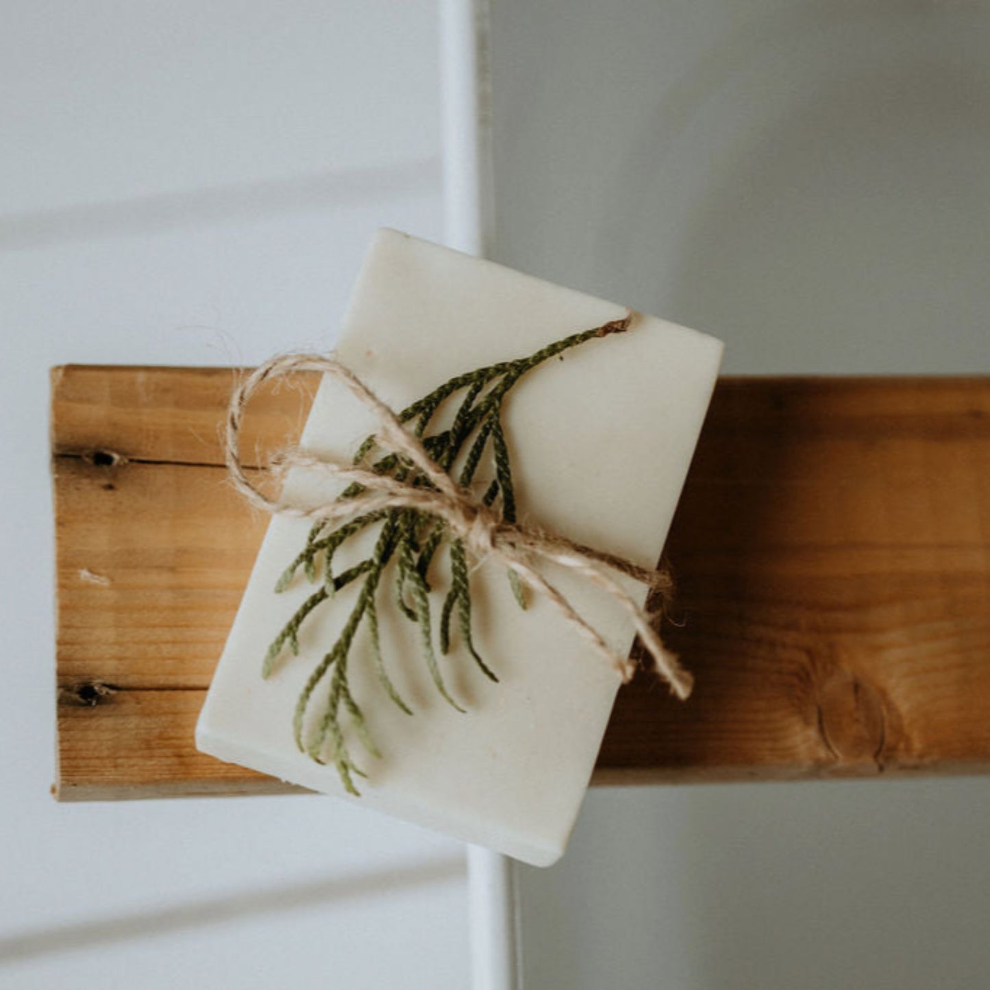 Savon au lait d'ânesse - Nature et cèdre